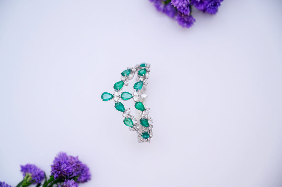 Exquisite Emerald Crown Bracelet